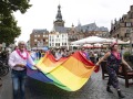 PR dgfoto Gelderlander Nijmegen: Roze Woensdag COC Nijmegen loopt met enorme regenboogbanier door centrum van Nijmegen. [trefwoorden: regenboog, regenboogvlag, LHBTI, diversiteit]