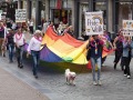 PR dgfoto Gelderlander Nijmegen: Roze Woensdag COC Nijmegen loopt met enorme regenboogbanier door centrum van Nijmegen. [trefwoorden: regenboog, regenboogvlag, LHBTI, diversiteit]